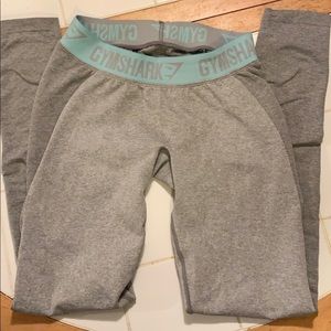 Gym shark leggings